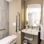 Ibis Centre Hotel 3*