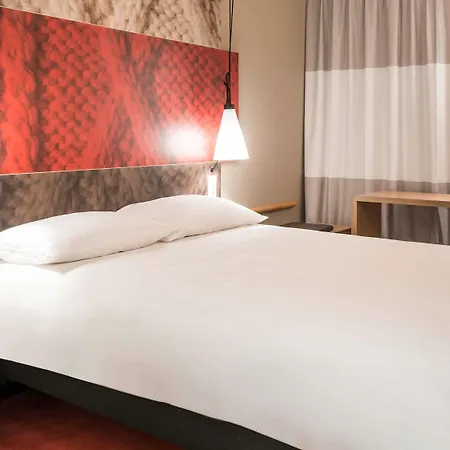 Hotel Ibis Centre 3*