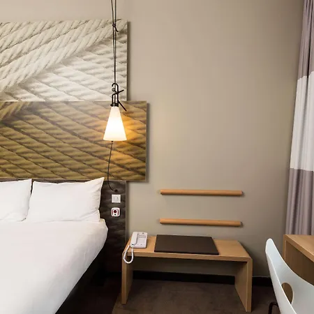 Ibis Centre Hotel 3*