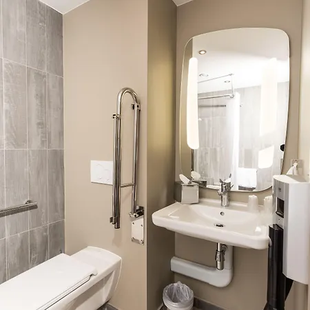 Ibis Centre Hotel 3*