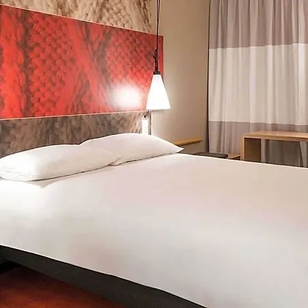 Hotel Ibis Centre 3*