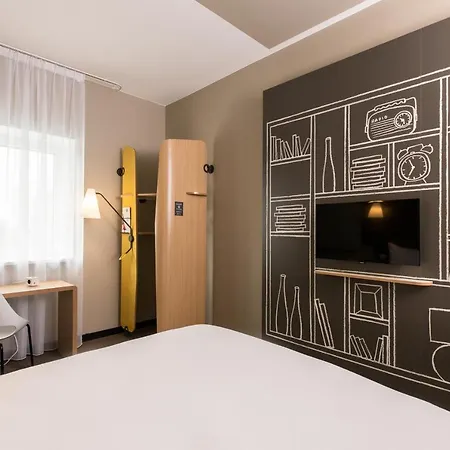 Hotel Ibis Centre 3*