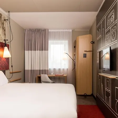 Ibis Centre Hotel 3*