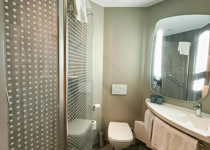 Ibis Centre Hotel 3*